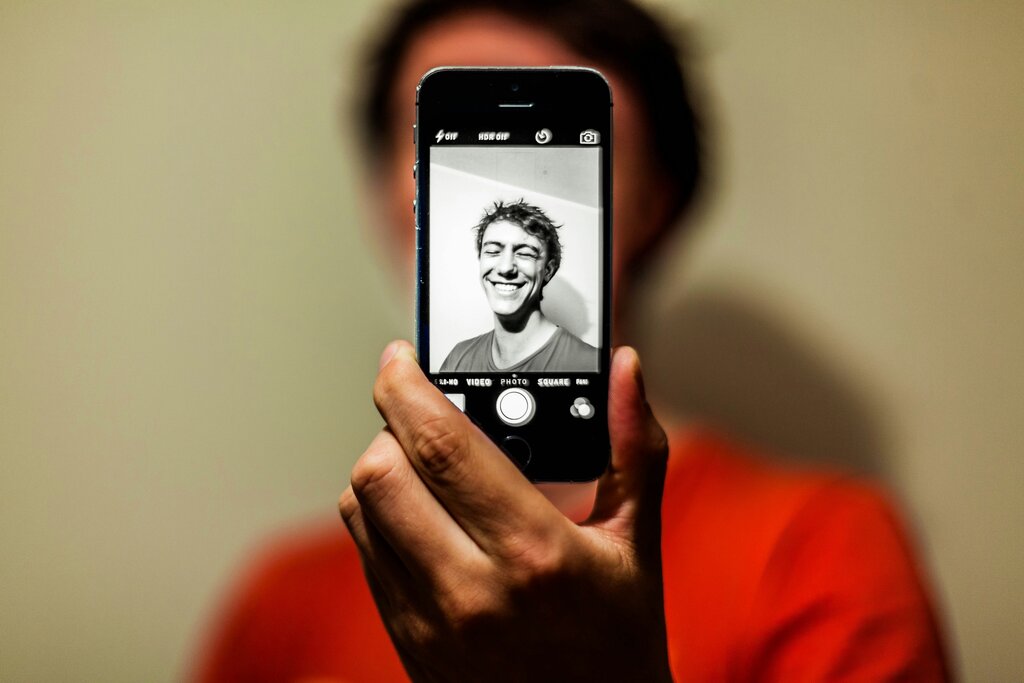 How New Generation Comedians Use Humor to Reflect Social Realities